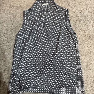 Pleione Black and White Geometric Sleeveless Blouse
